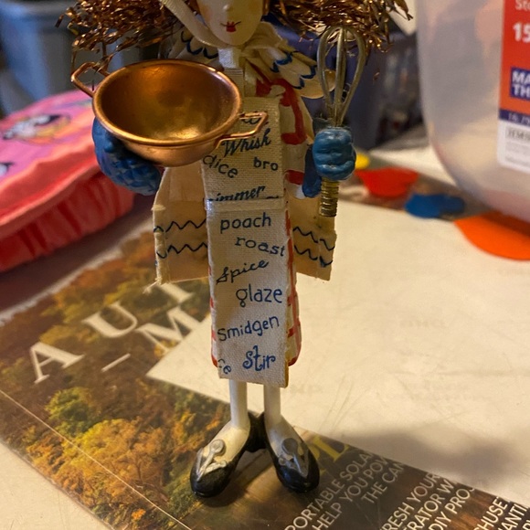 Hallmark 2004 Queen of Cuisine Wire Hair ornament 5.5” Used - Picture 3 of 6